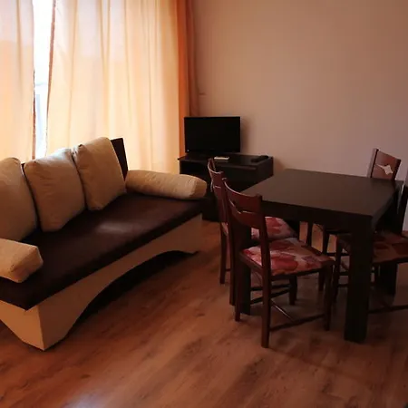 מלון דירות Royal Palm 2*