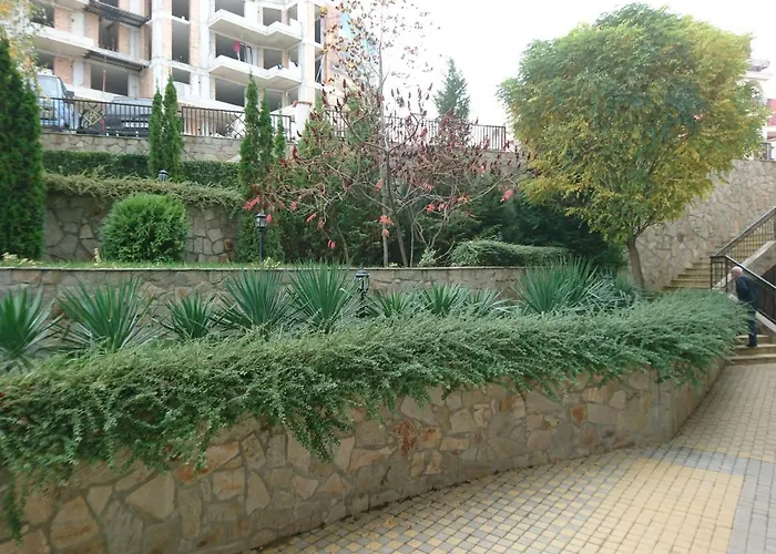 Royal Palm Aparthotel 2*